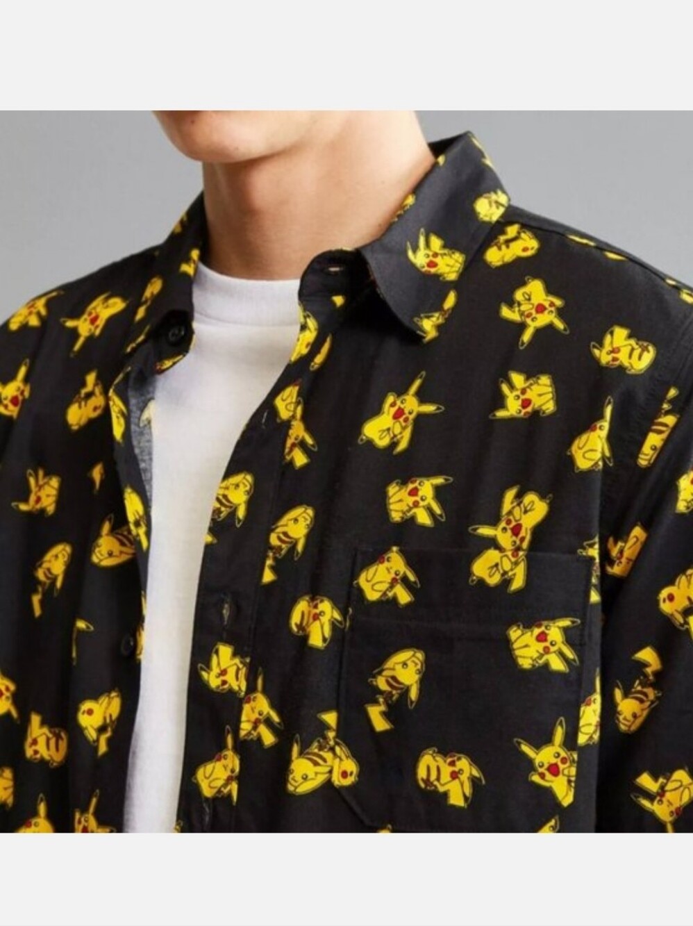 Pokemon - Pikachu Black Short-Sleeve Button-Up Shirt Size Medium